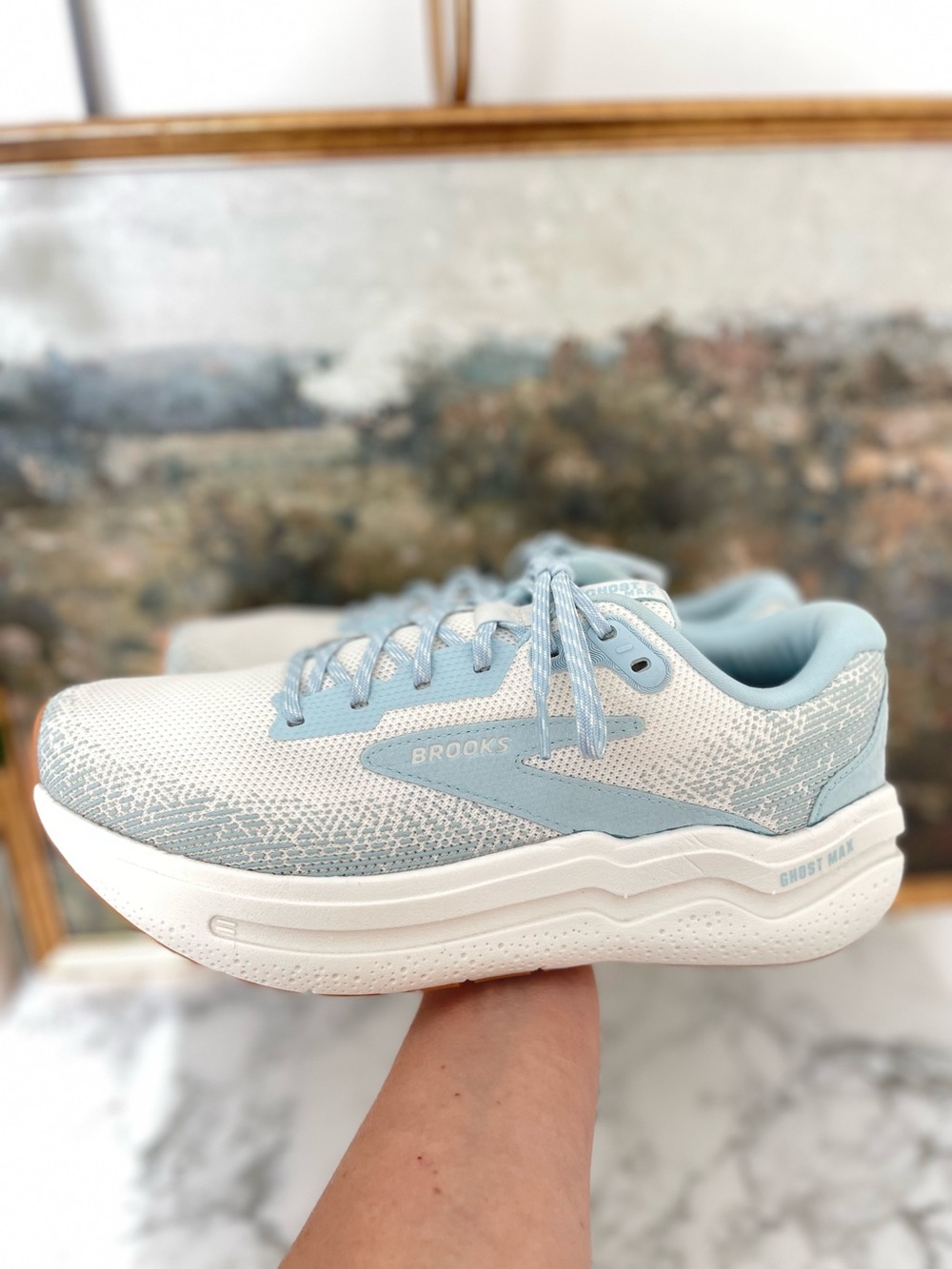 Brooks Ghost Max 2 running shoes Coconut Milk/Winter Sky
Women’s size 11 - Picture 8 of 8